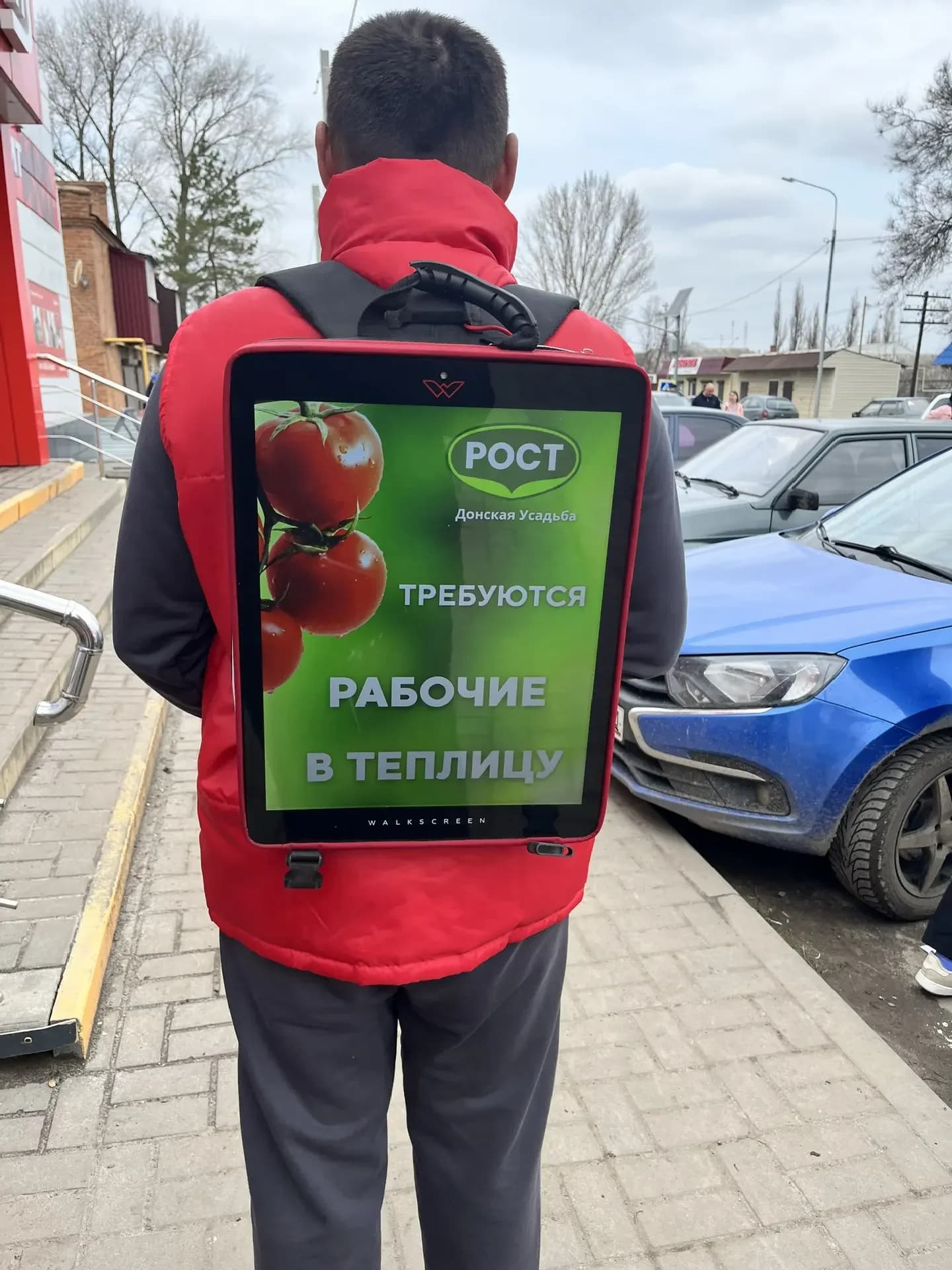 Промоутер с видео-рюкзаком